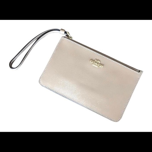 Coach Handbags - Coach Beechwood Patent Leather Wristlet 🎀